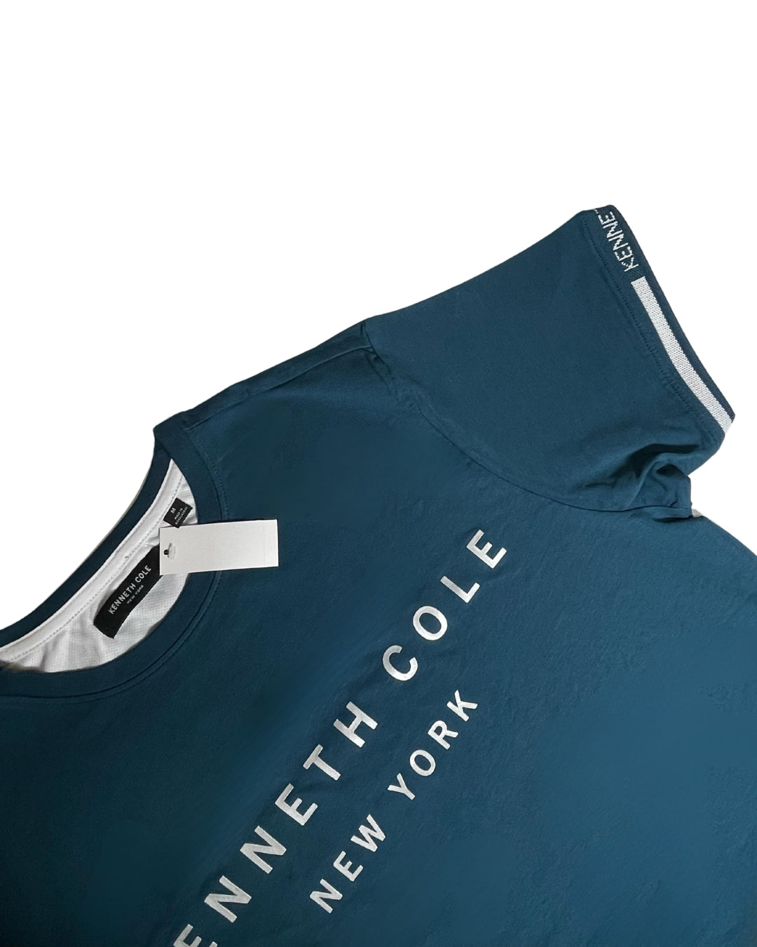 Camiseta Kennet Cole hombre logo plateado