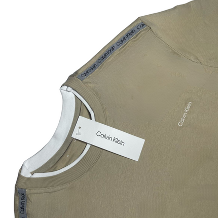 Camiseta Calvin Klein cuello doble