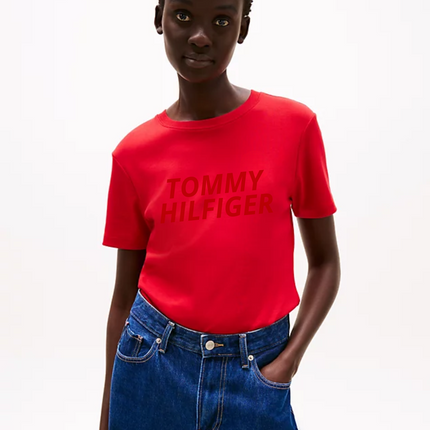Camiseta roja básica de Tommy Hilfiger